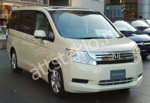 Автостекла Honda Stepwgn IV c установкой в Москве